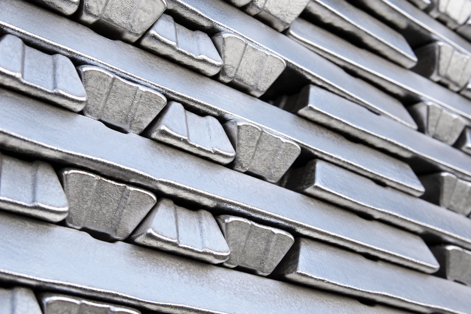 Clean silver-coloured aluminium ingots stacked for industrial supply